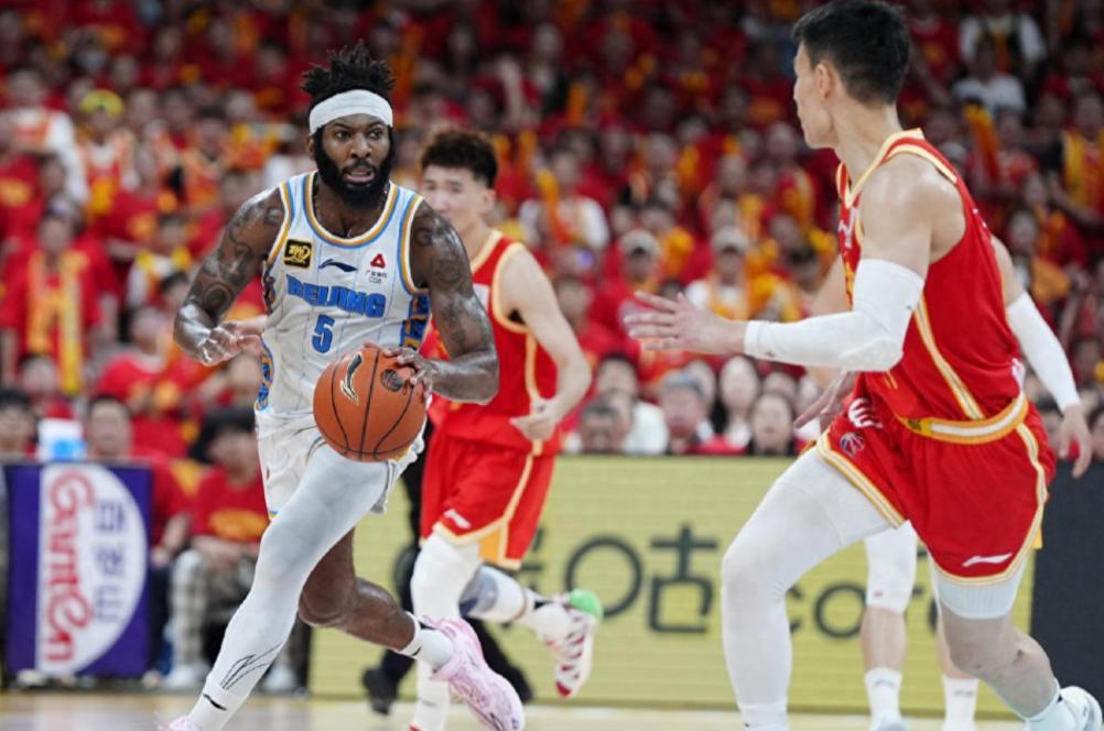 包含CBA季后赛赛程吃紧；金州勇士今晨再遭质疑；管理层满意；团队化学反应显著的词条